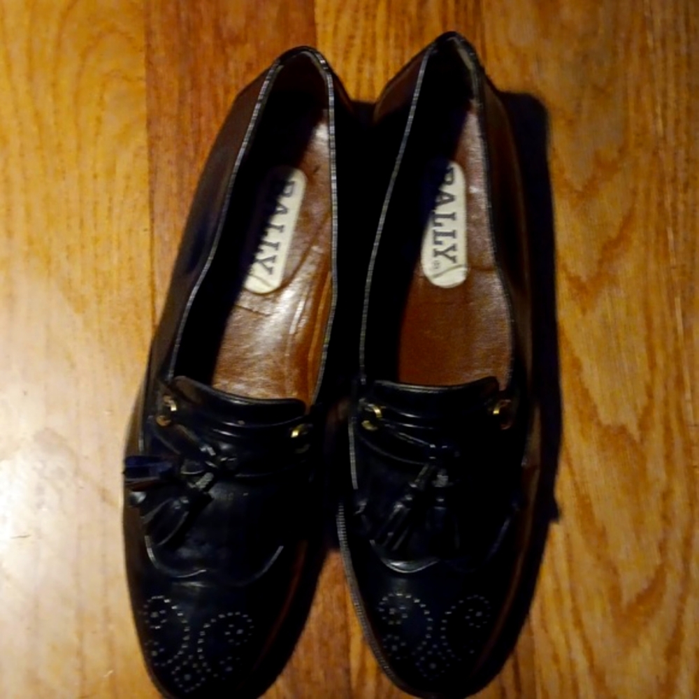 BALLy  SLIP ON LOAFERS   DRESS SHOES  WITH TASSELS  BLACK LEATHER  SIZE 8